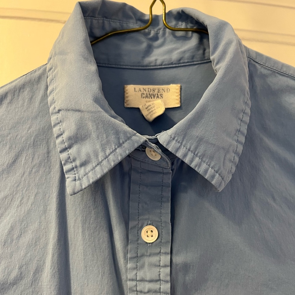 Women’s sky blue fitted button up shirt Lands End Canvas sz 4